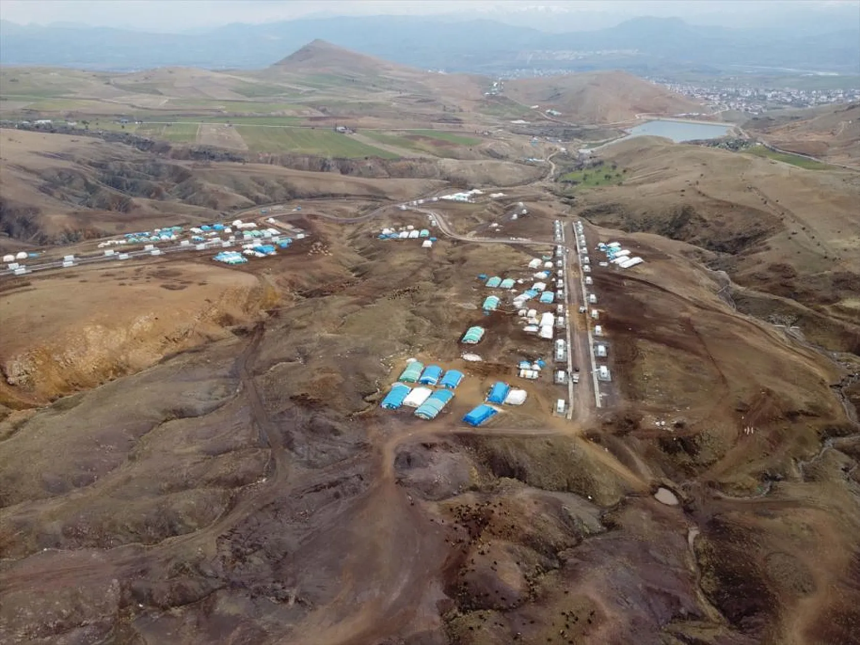 Onlarca yıllık çadır çilesi biten göçerler konteynerlere yerleşiyor