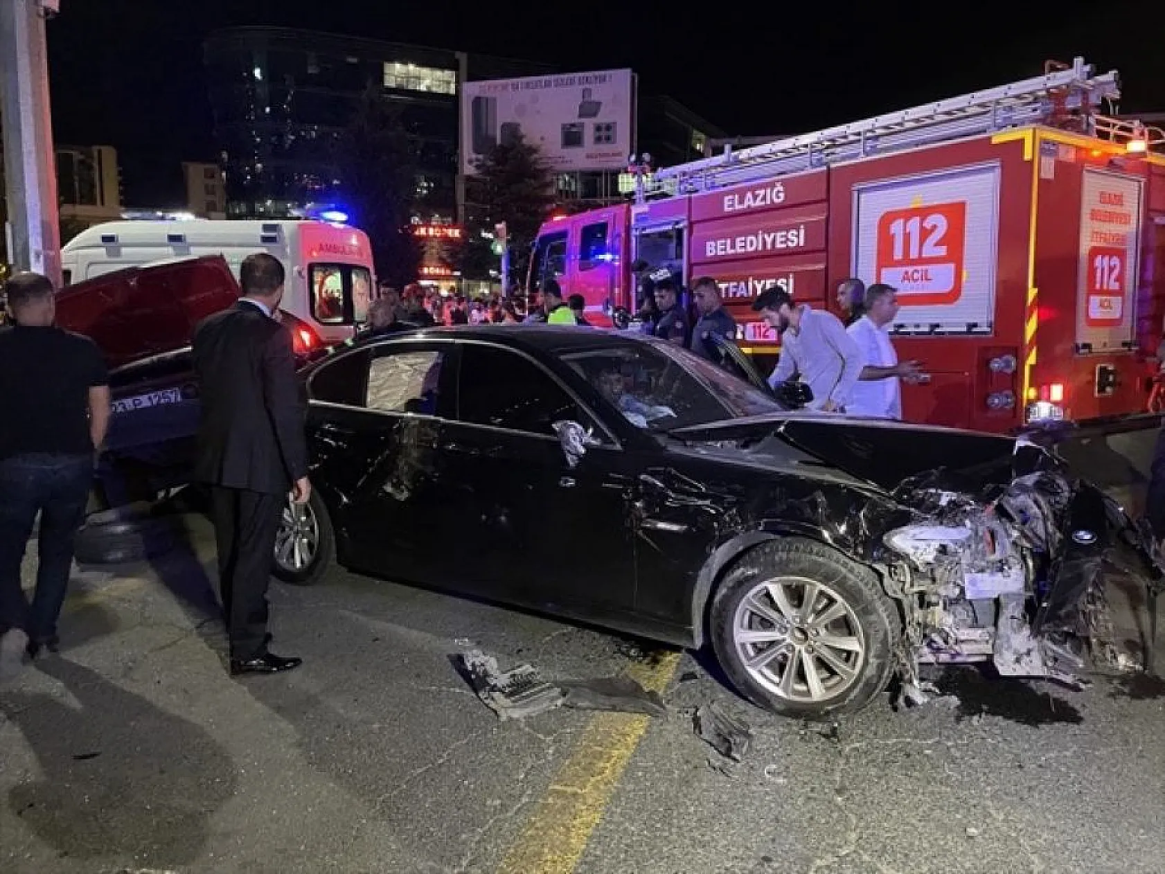 Elazığ'da feci kaza! Yaralılar var