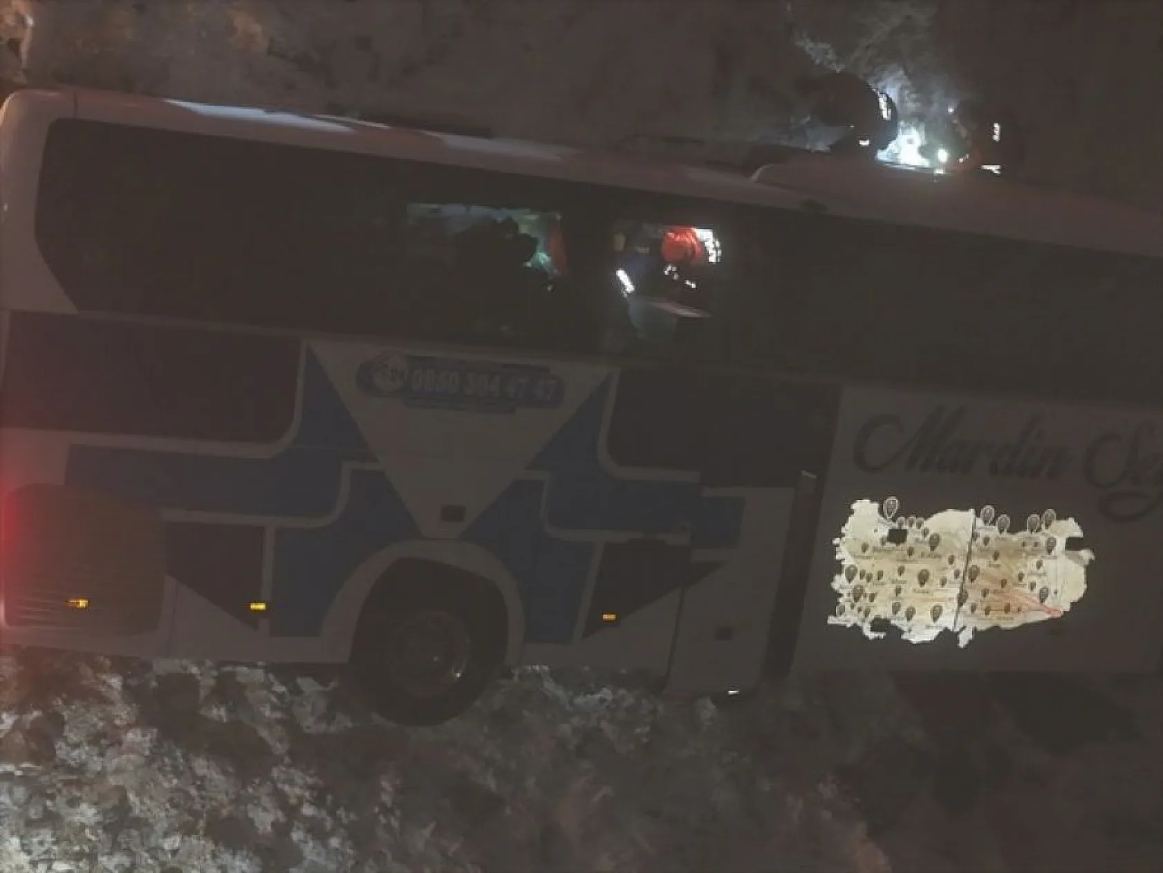 Bingöl'de yolcu otobüsü devrildi! Ölü ve yaralılar var