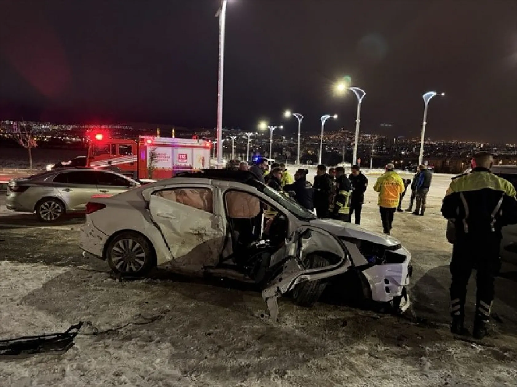 Protokol yolunda feci çarpışma! Yaralılar var...