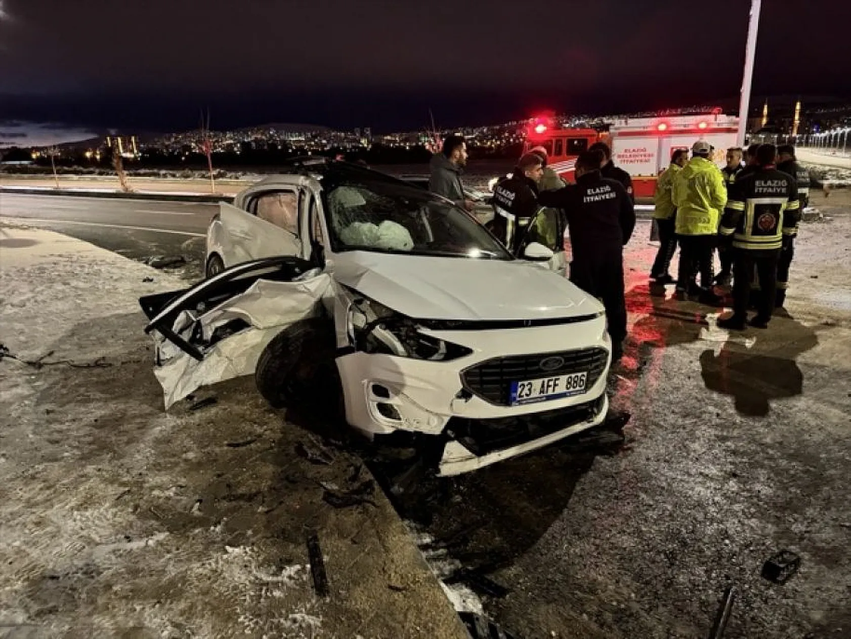 Protokol yolunda feci çarpışma! Yaralılar var...
