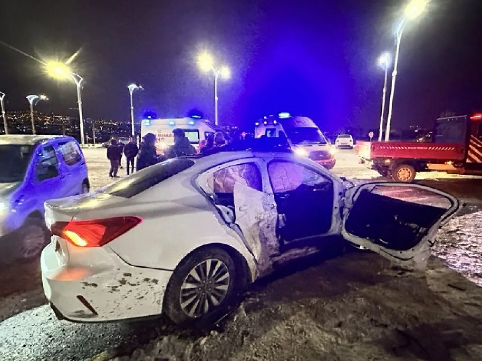 Protokol yolunda feci çarpışma! Yaralılar var...