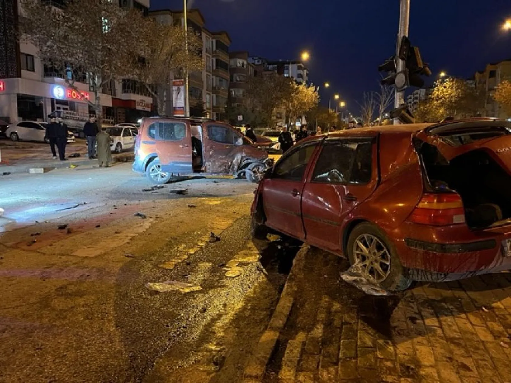 Elazığ'da feci kaza! Yaralılar var...