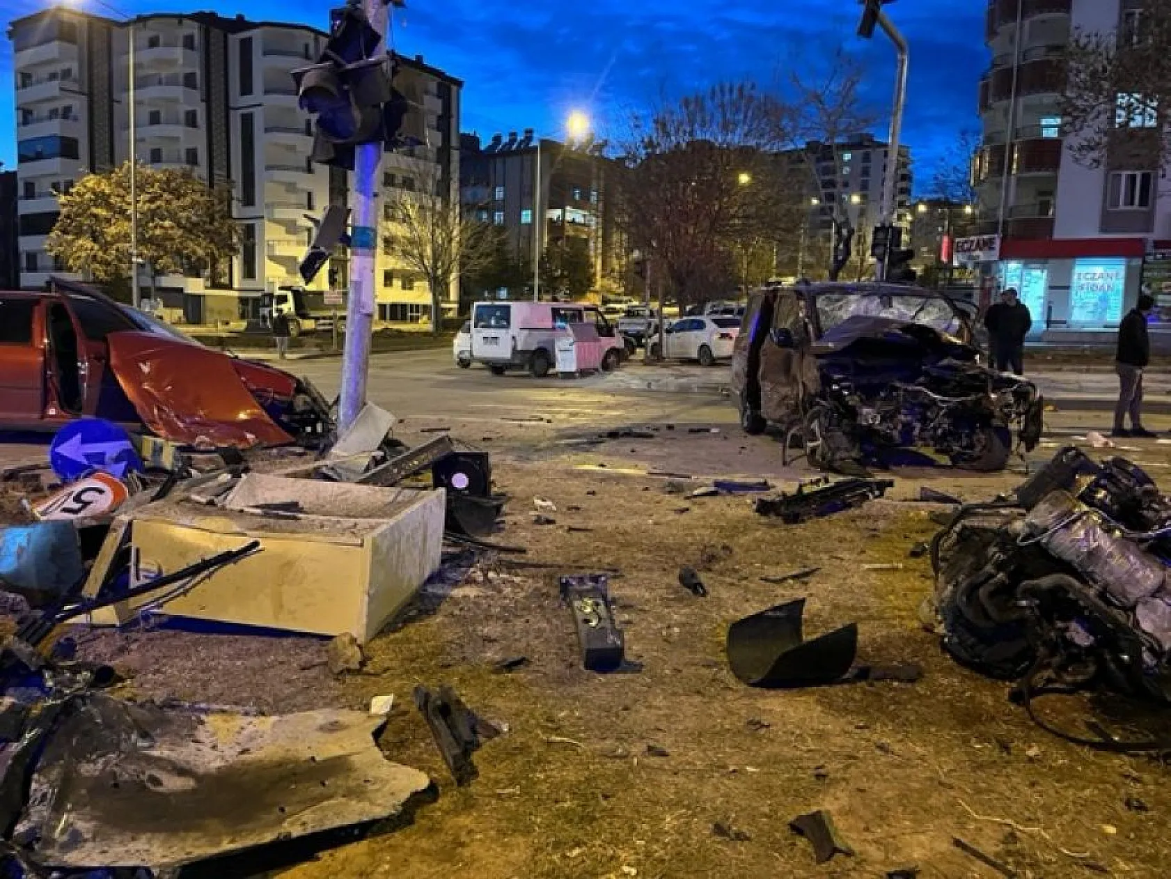 Elazığ'da feci kaza! Yaralılar var...