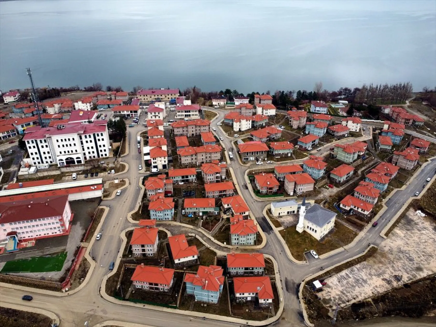 Sivrice'nin çehresi dirençli konutlarla değişiyor