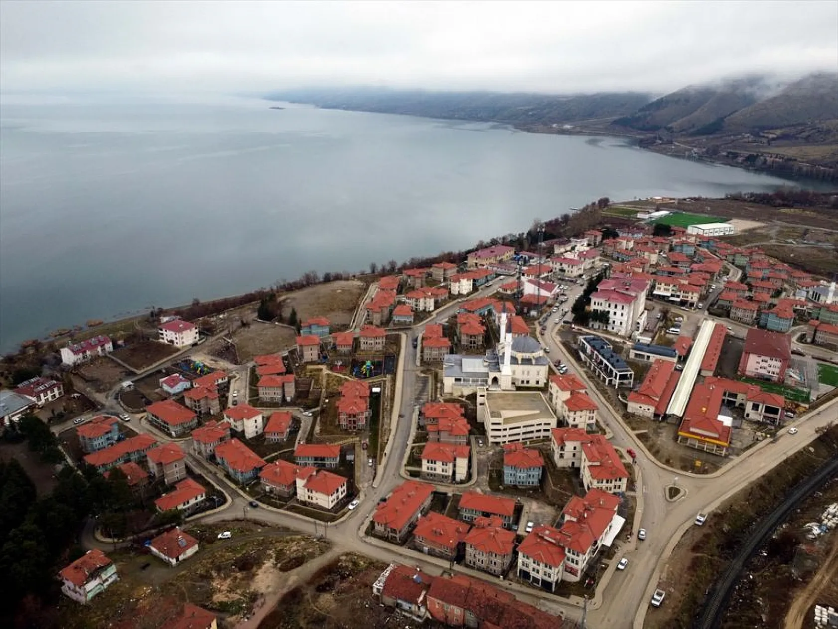 Sivrice'nin çehresi dirençli konutlarla değişiyor