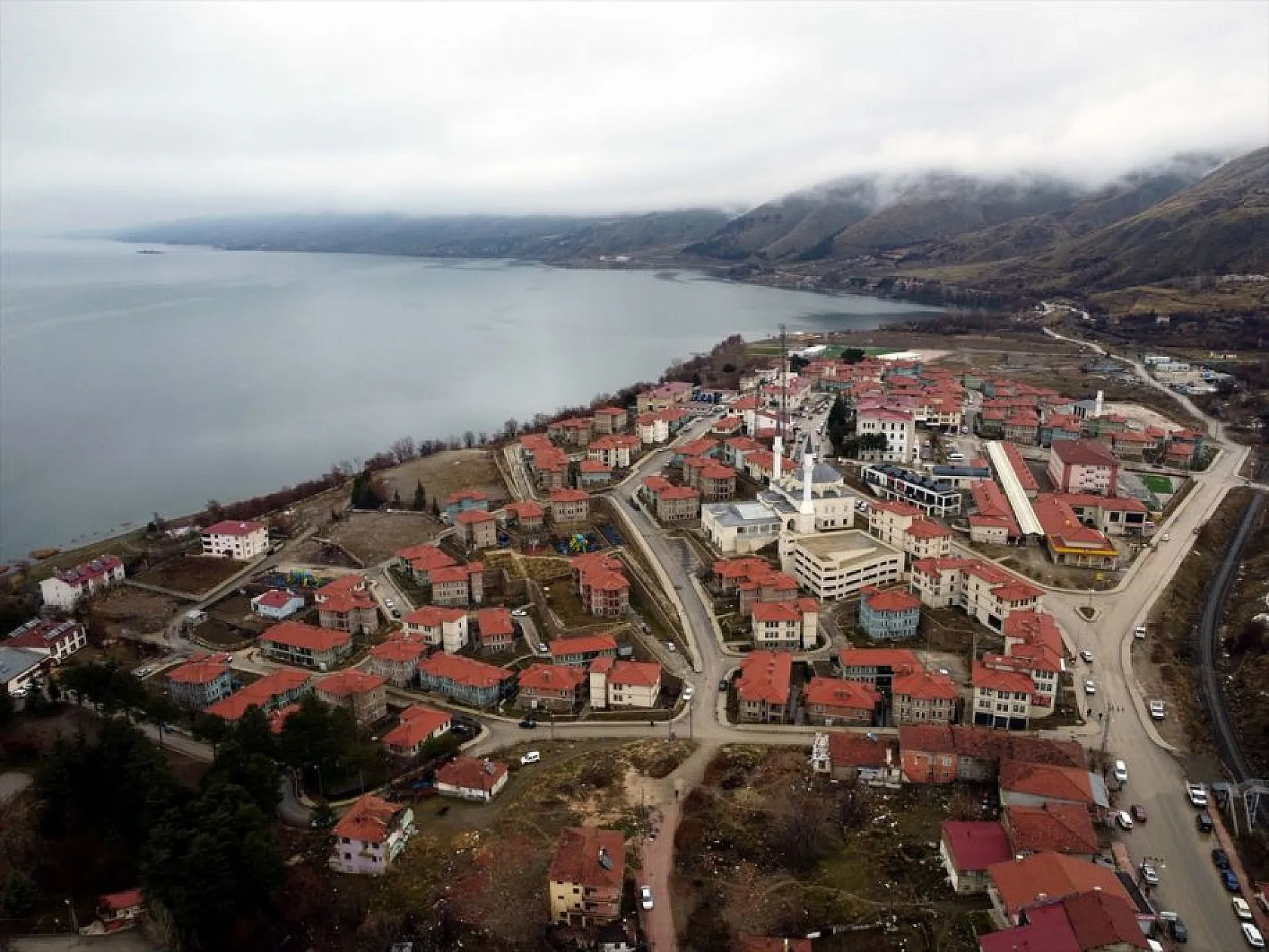 Sivrice'nin çehresi dirençli konutlarla değişiyor