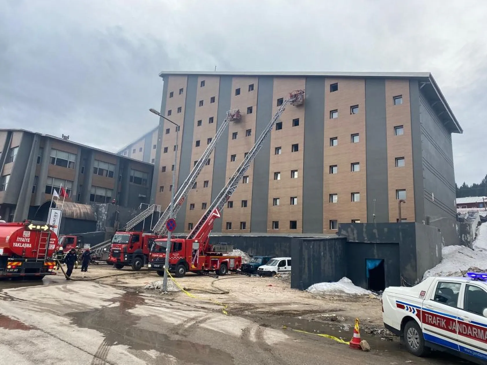 Uludağ'da otel yangını! Can kaybı var...