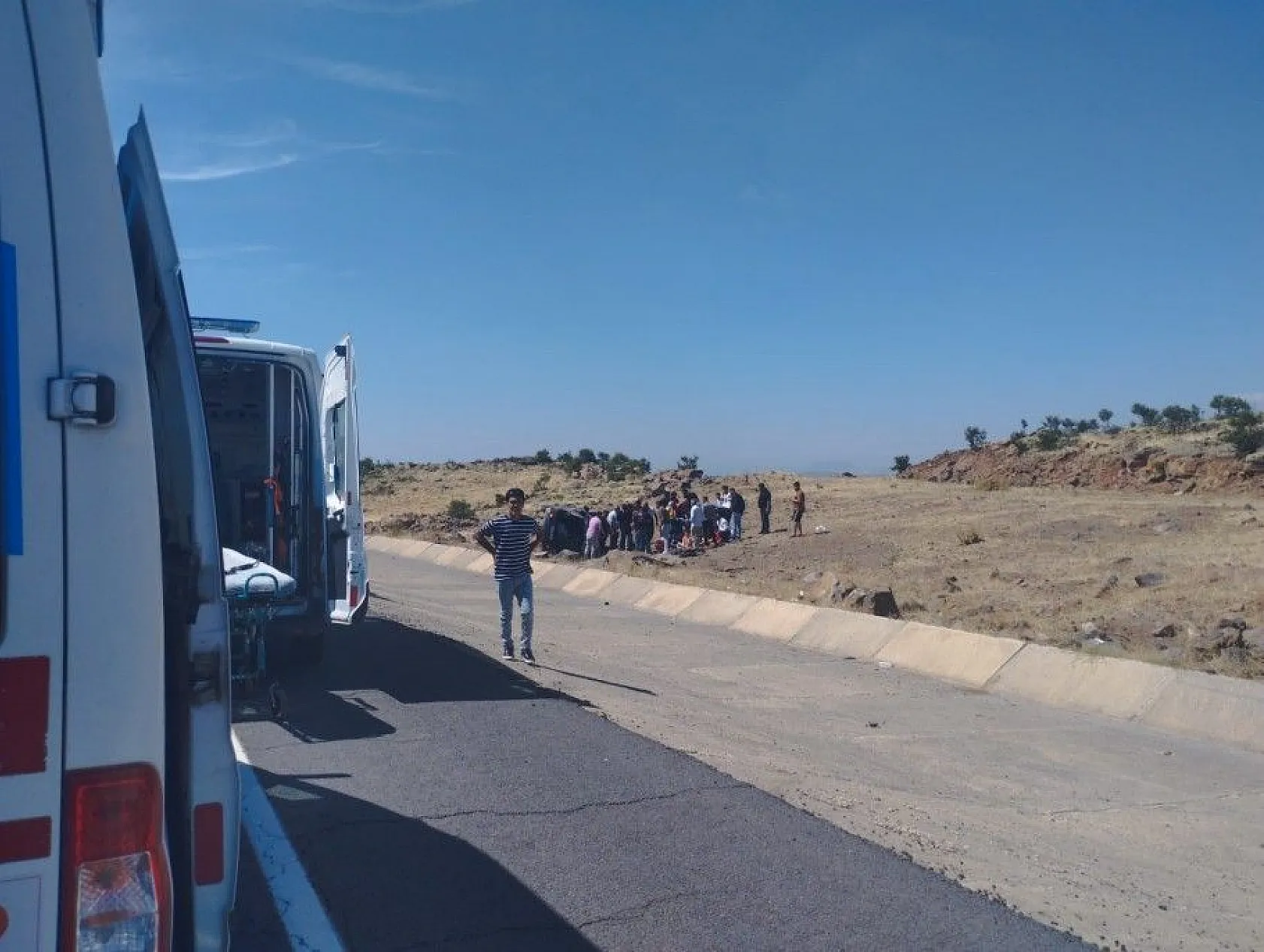 Elazığ'da otomobil devrildi: Çok sayıda yaralı var