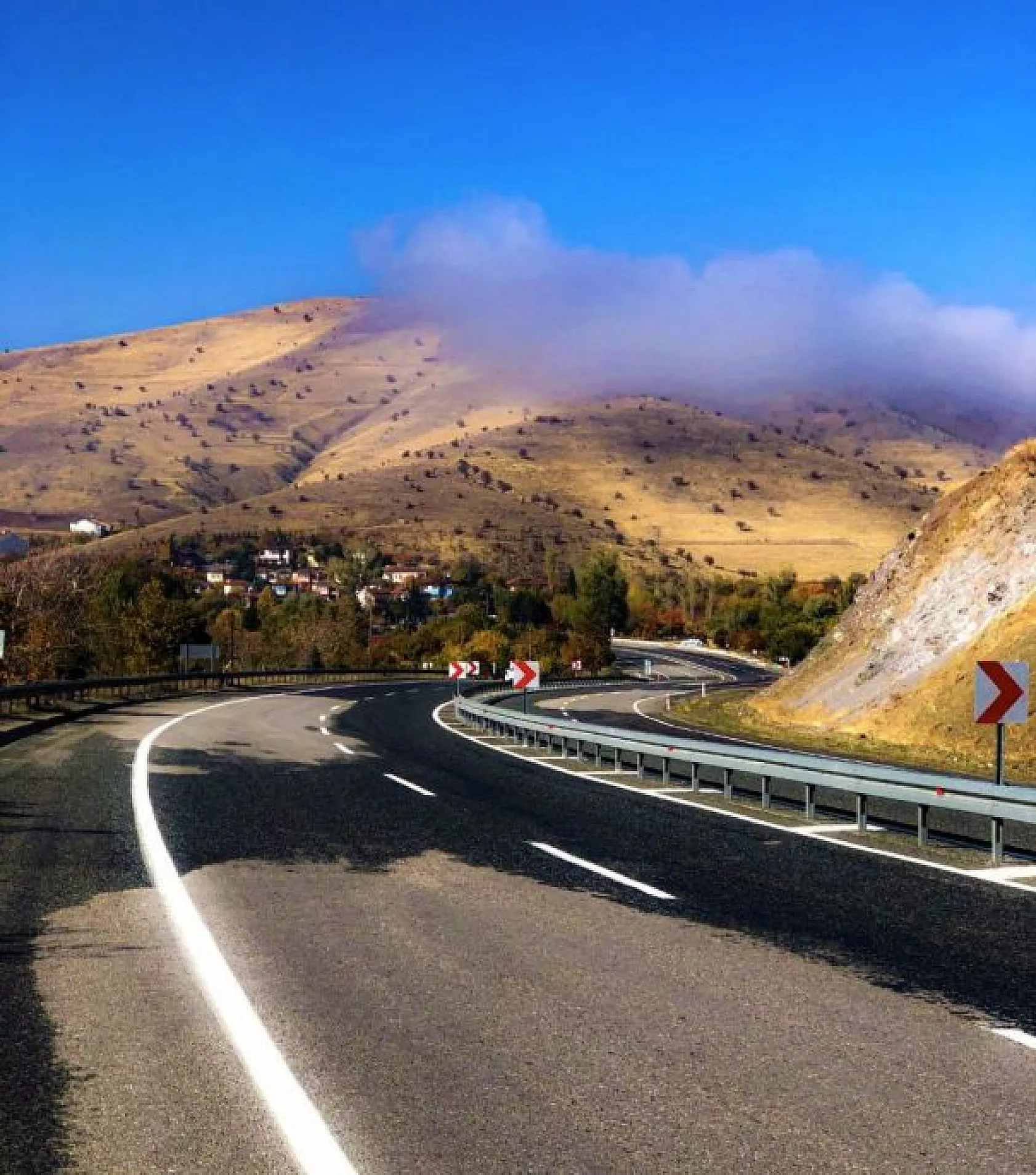 Hazar Gölünde sonbahar güzelliği