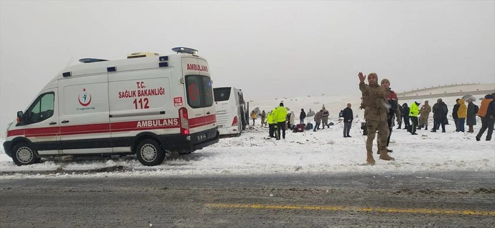 Yolcu otobüsleri zincirleme kaza yaptı