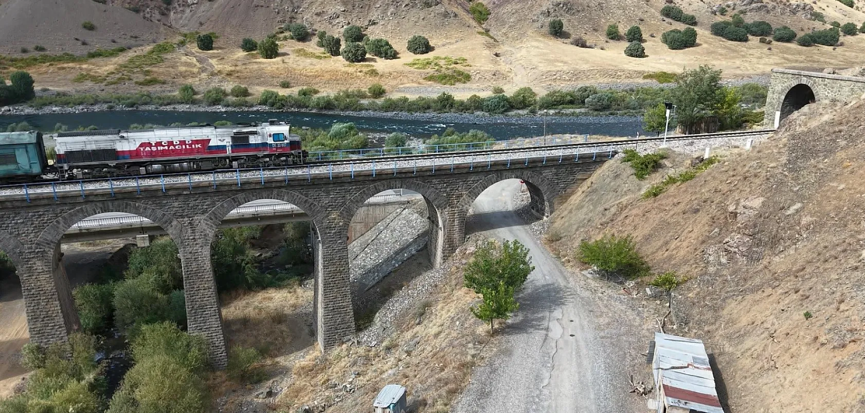 Palu'da aynı derede dört medeniyete ait köprüler bir arada