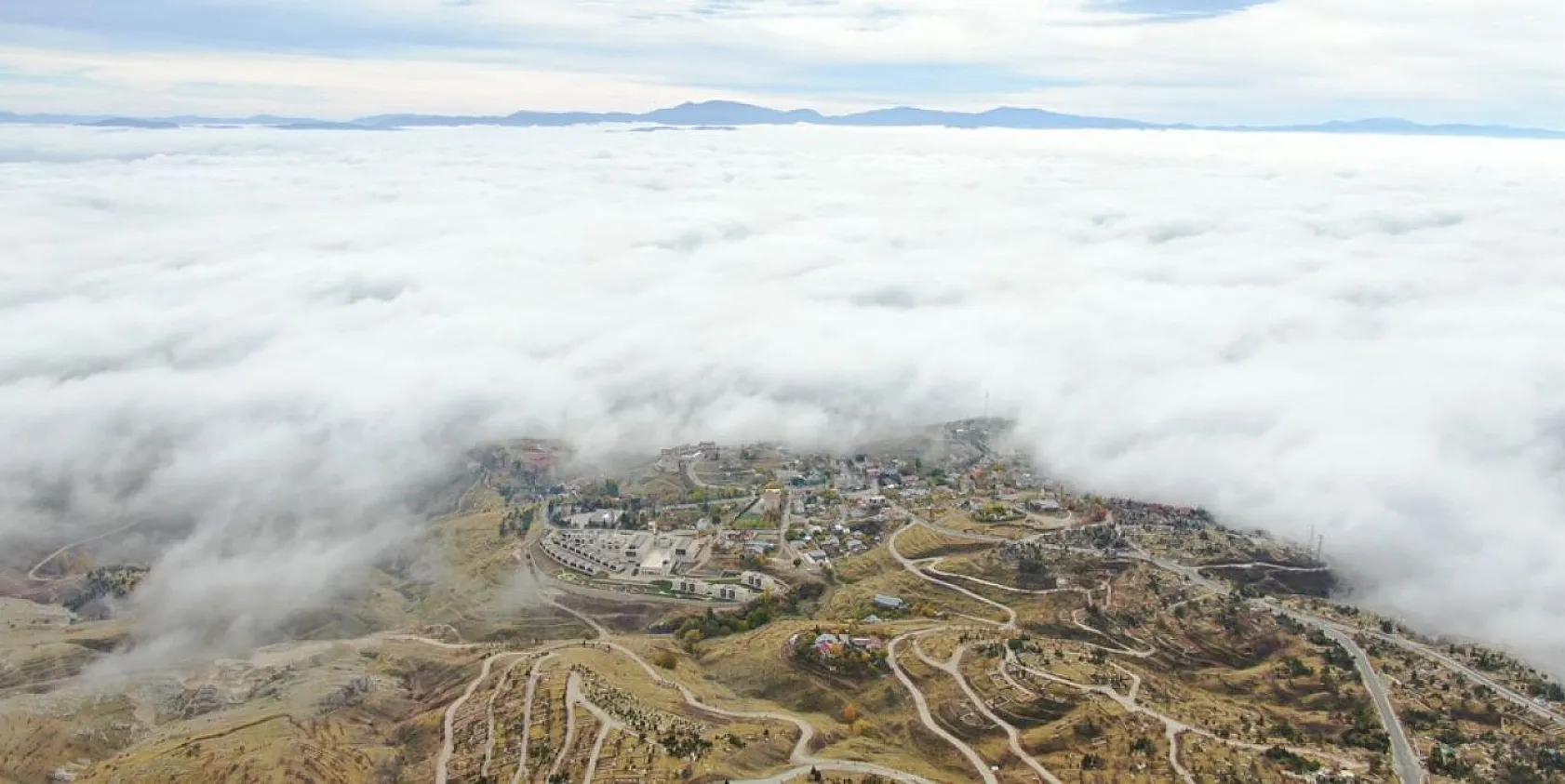 Elazığ sis denizinde kayboldu