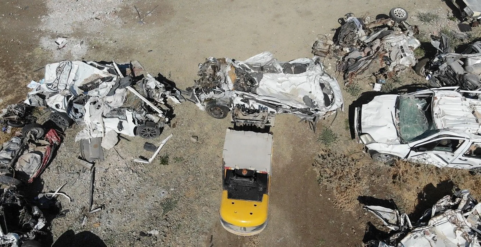 Enkaz araçlar teslim ediliyor