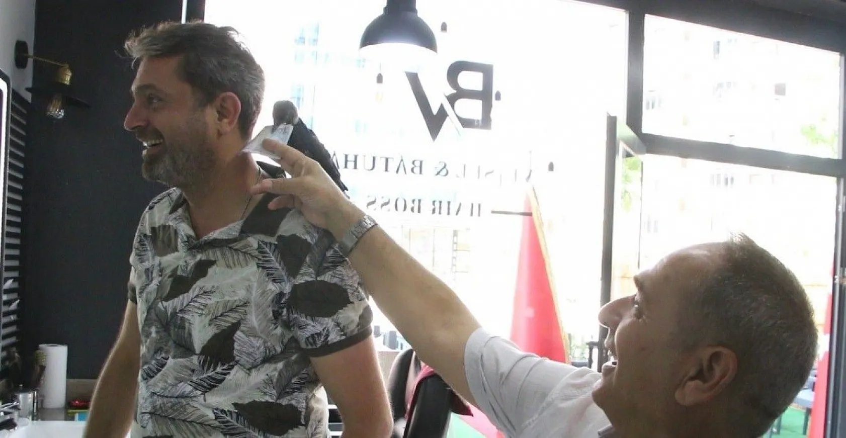 'Maviş' ile kuaförün dostluğu