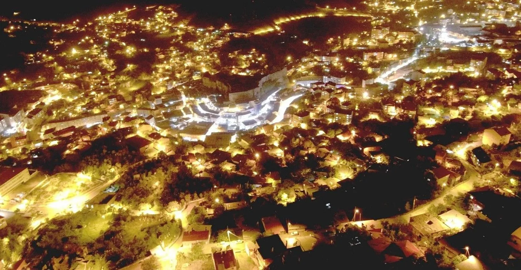 7 bin yıllık Bitlis'in gece görüntüsü göz kamaştırıyor