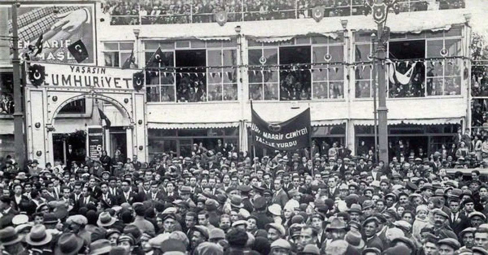 Cumhuriyetimiz 98 yaşında!