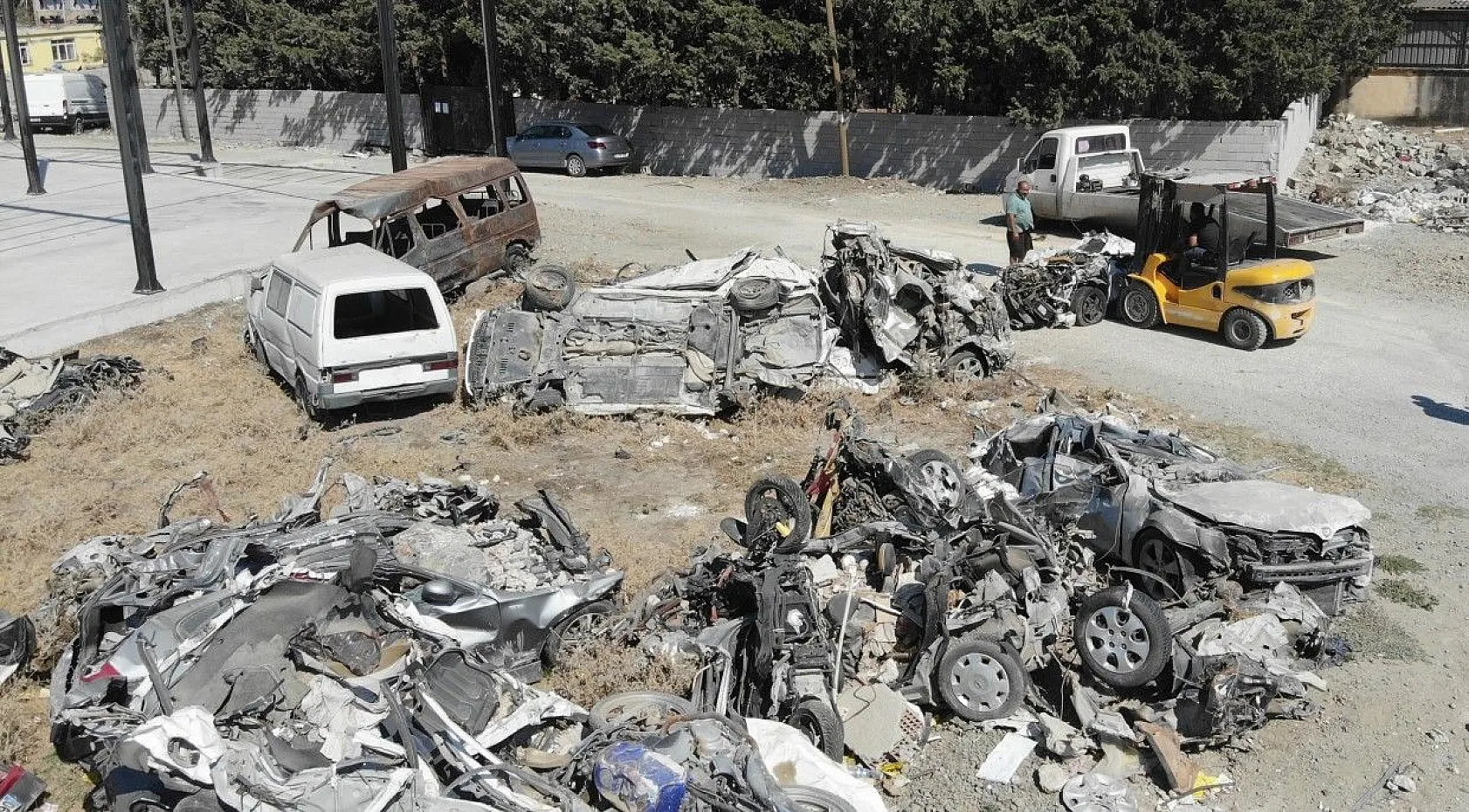 Enkaz araçlar teslim ediliyor