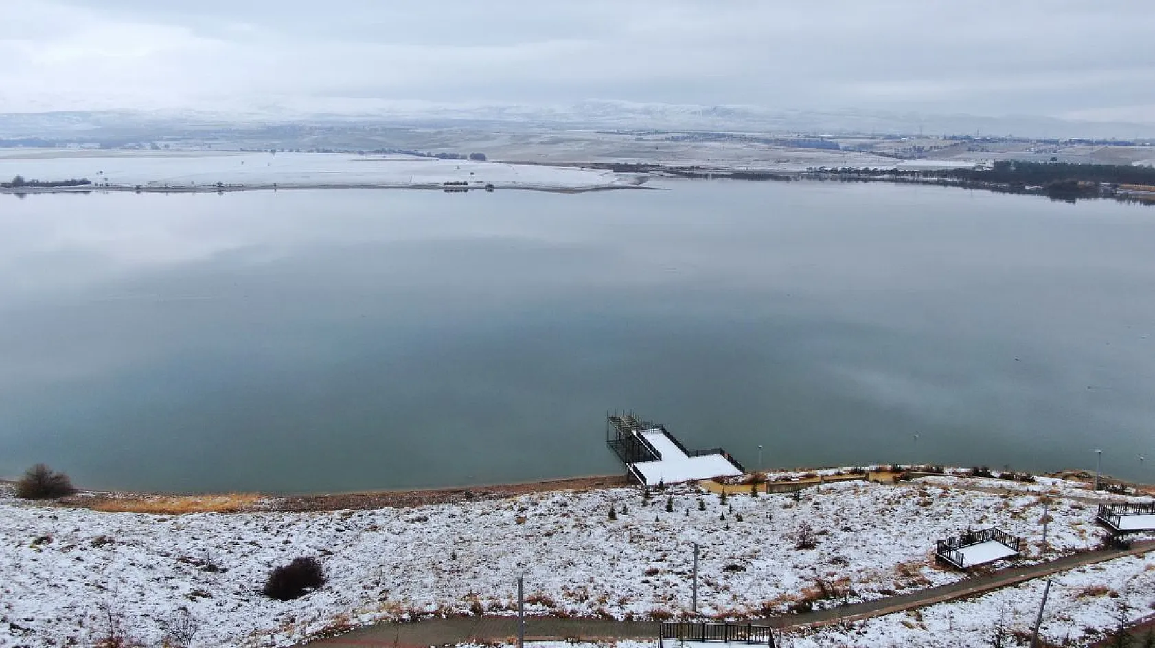 Kar yağdı, Cip Gölü kartpostala döndü