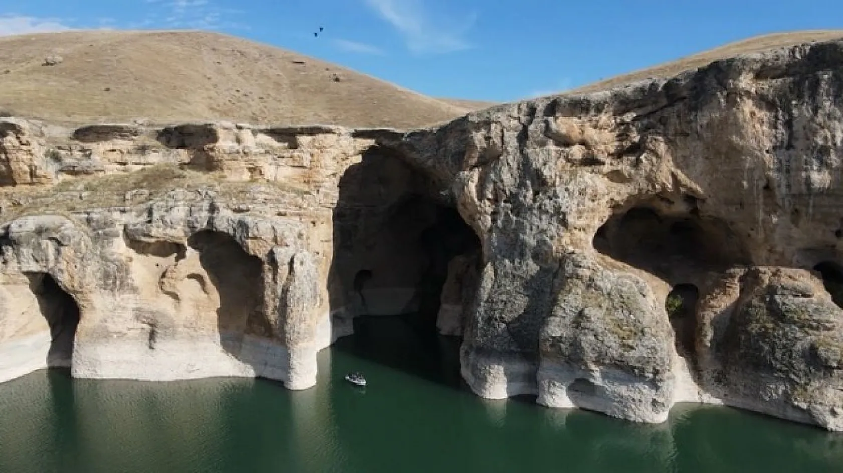 Dağ keçileri dron ile görüntülendi