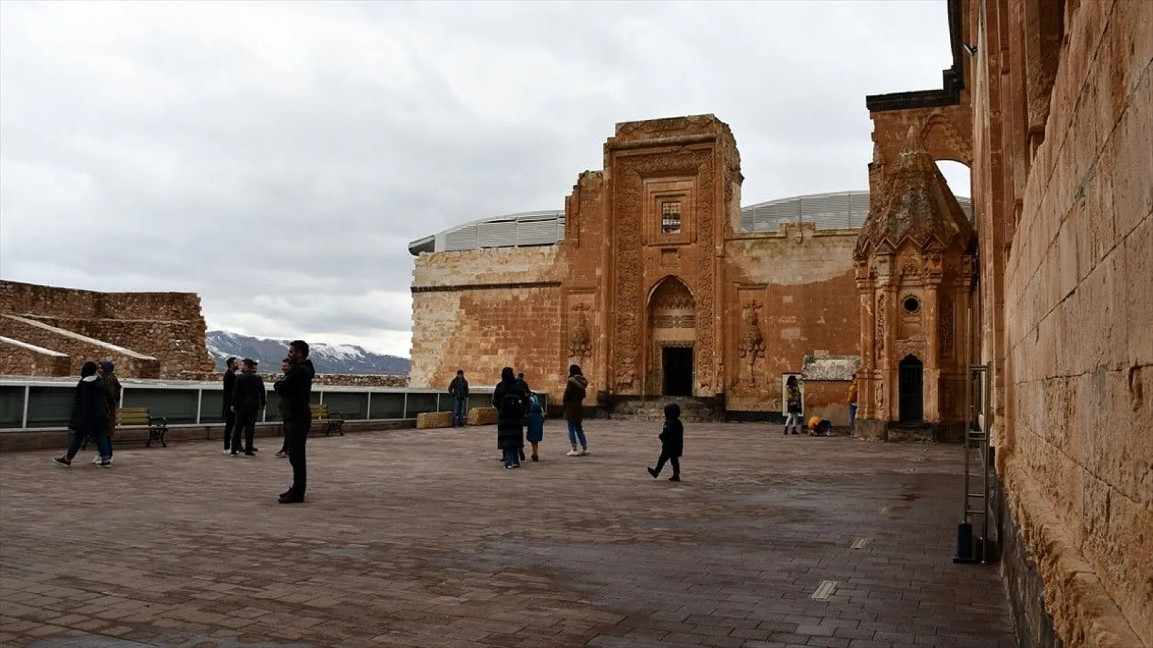 İshak Paşa Sarayı ziyaretçi akınına uğruyor