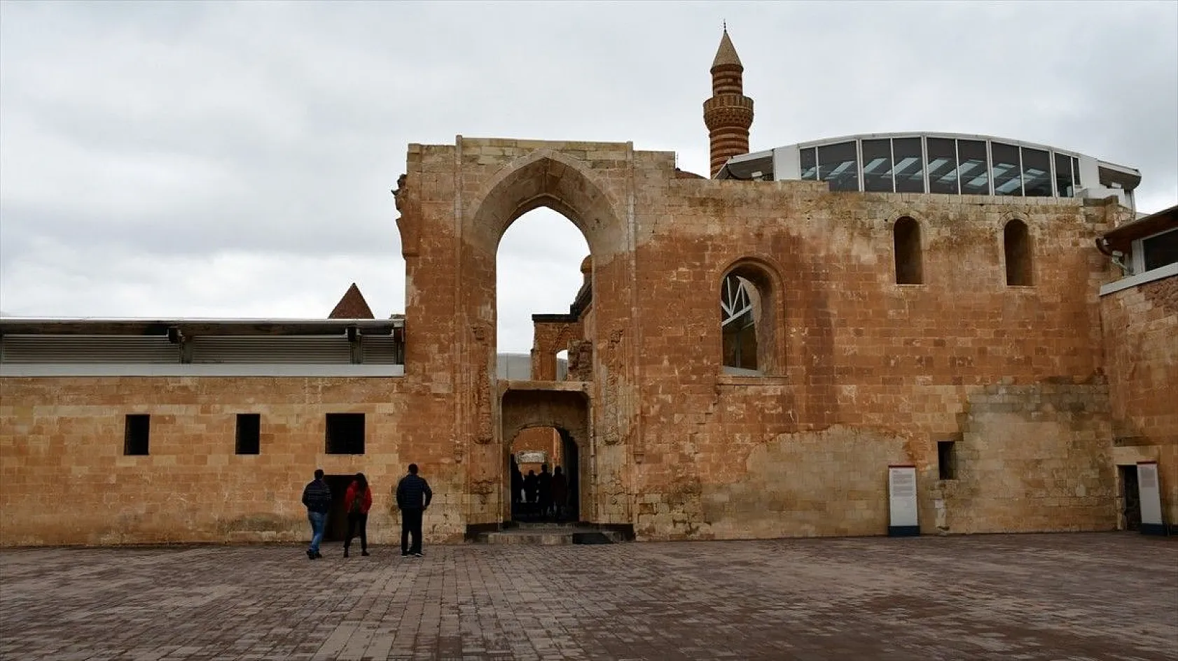 İshak Paşa Sarayı ziyaretçi akınına uğruyor