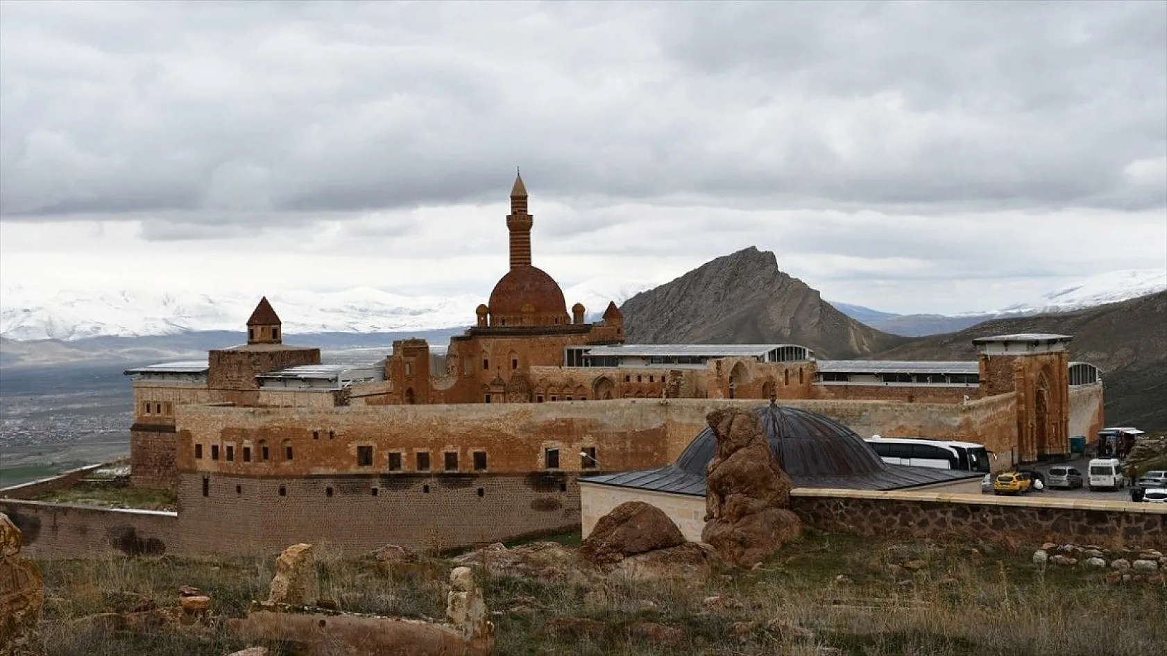 İshak Paşa Sarayı ziyaretçi akınına uğruyor
