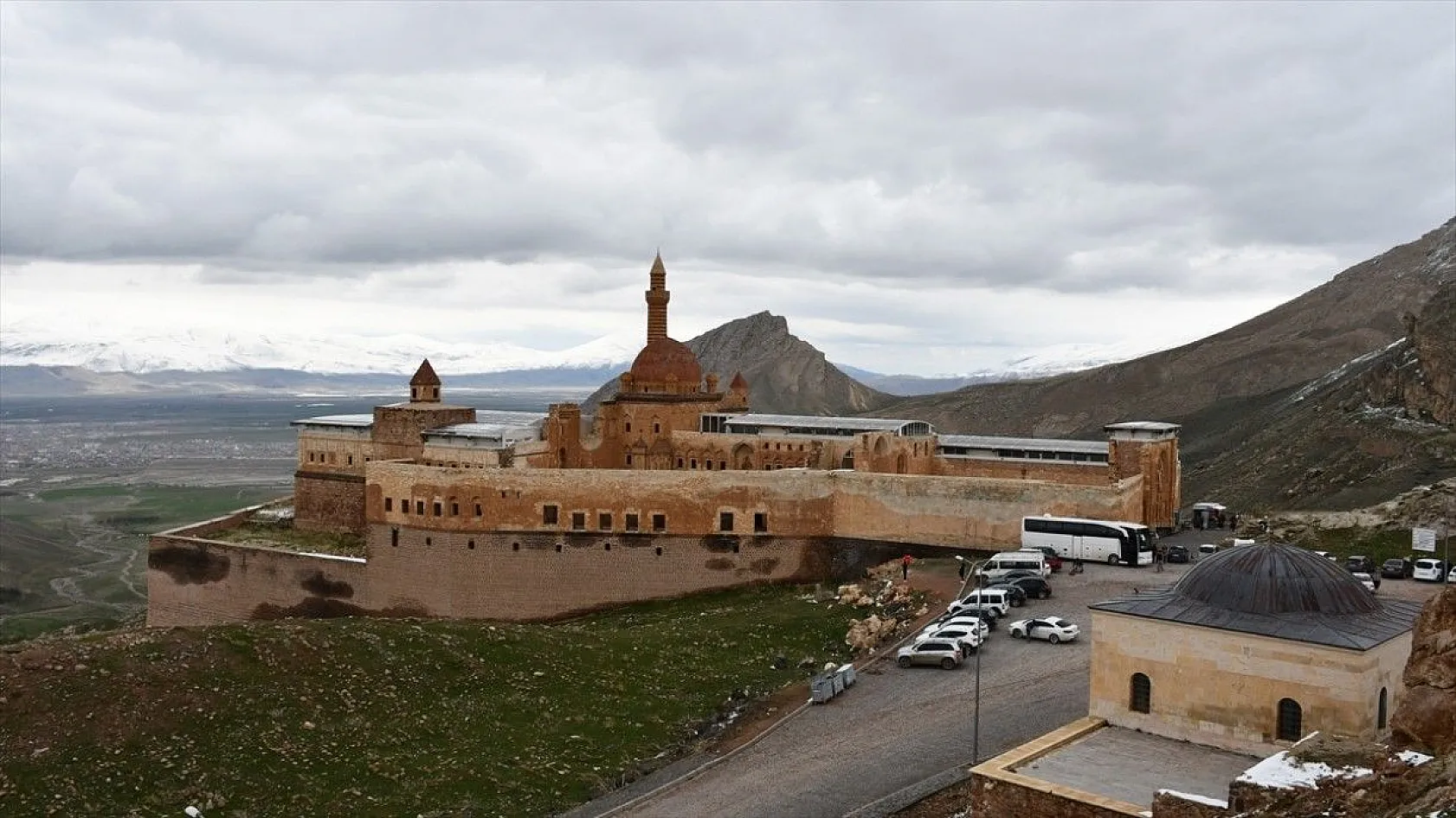 İshak Paşa Sarayı ziyaretçi akınına uğruyor