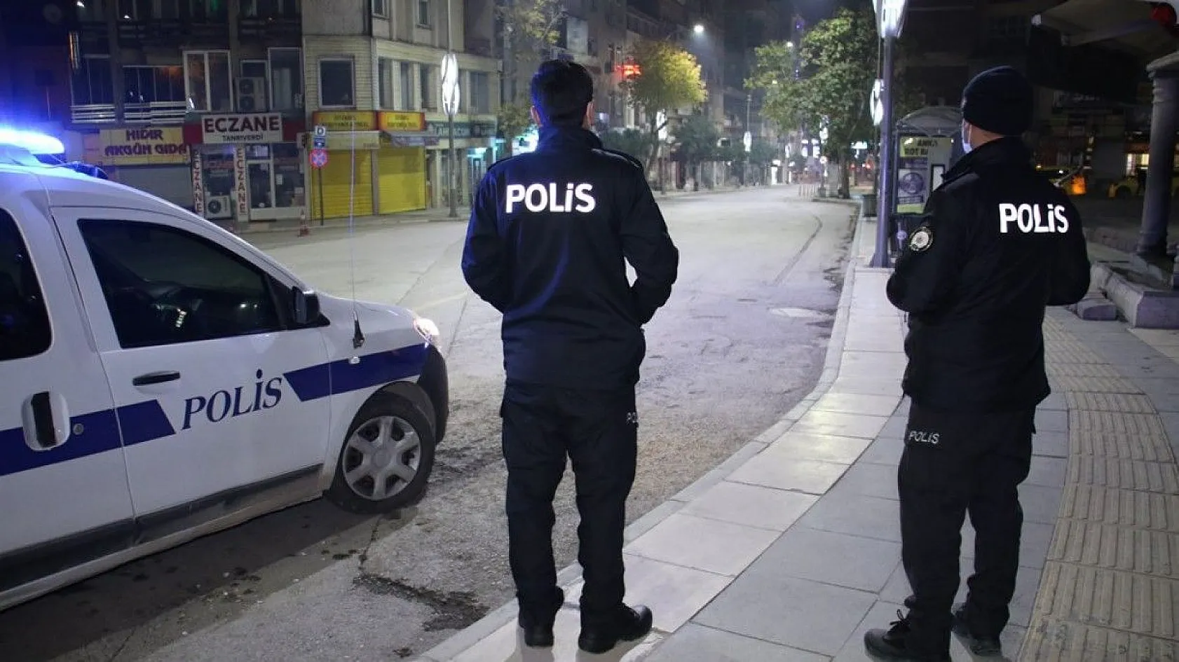 Elazığ'da cadde ve sokaklar boş kaldı