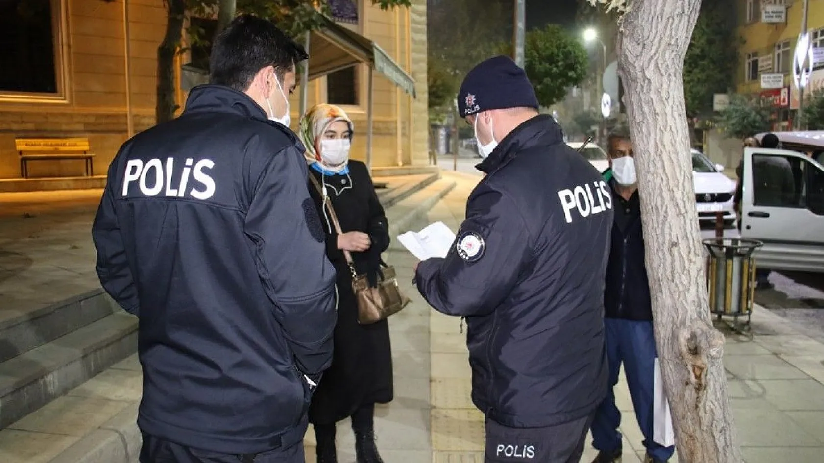 Elazığ'da cadde ve sokaklar boş kaldı