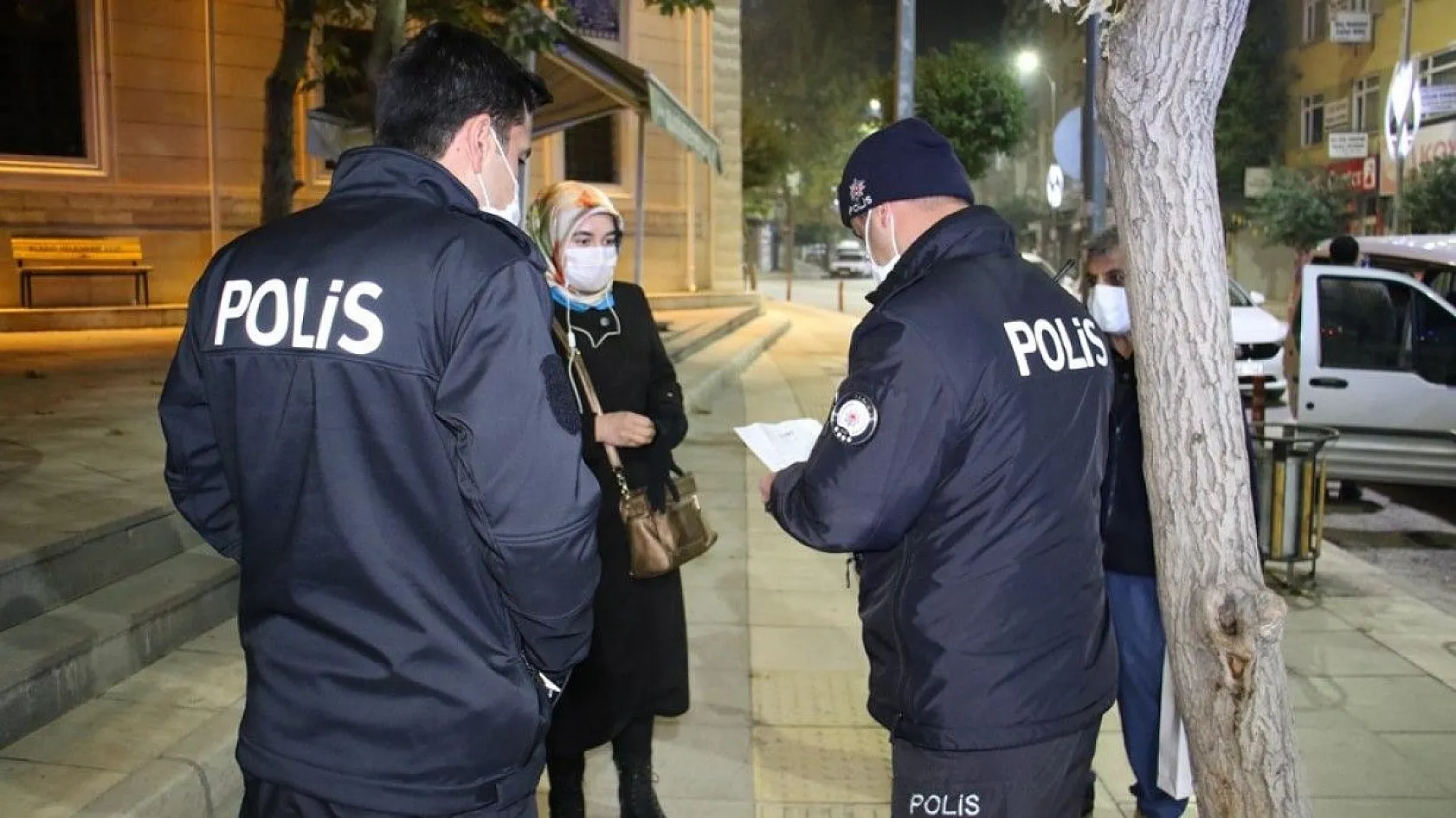 Elazığ'da cadde ve sokaklar boş kaldı