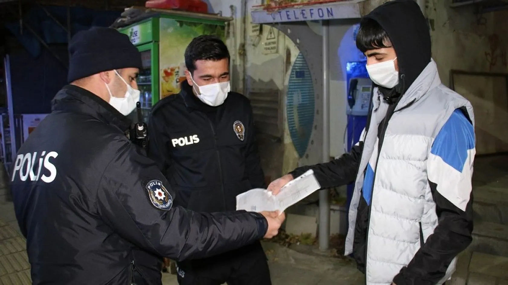 Elazığ'da cadde ve sokaklar boş kaldı