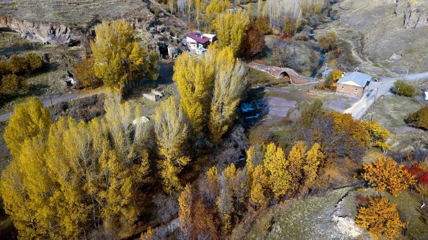 Ahlat'ta seyrine doyumsuz sonbahar manzaraları