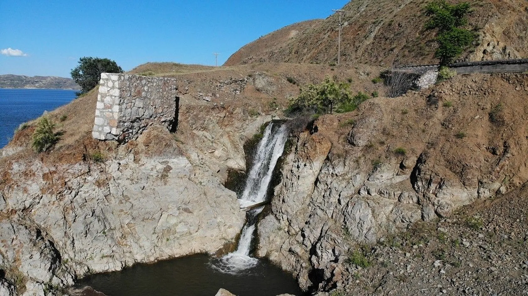 Konakalmaz Şelalesi baharla coştu