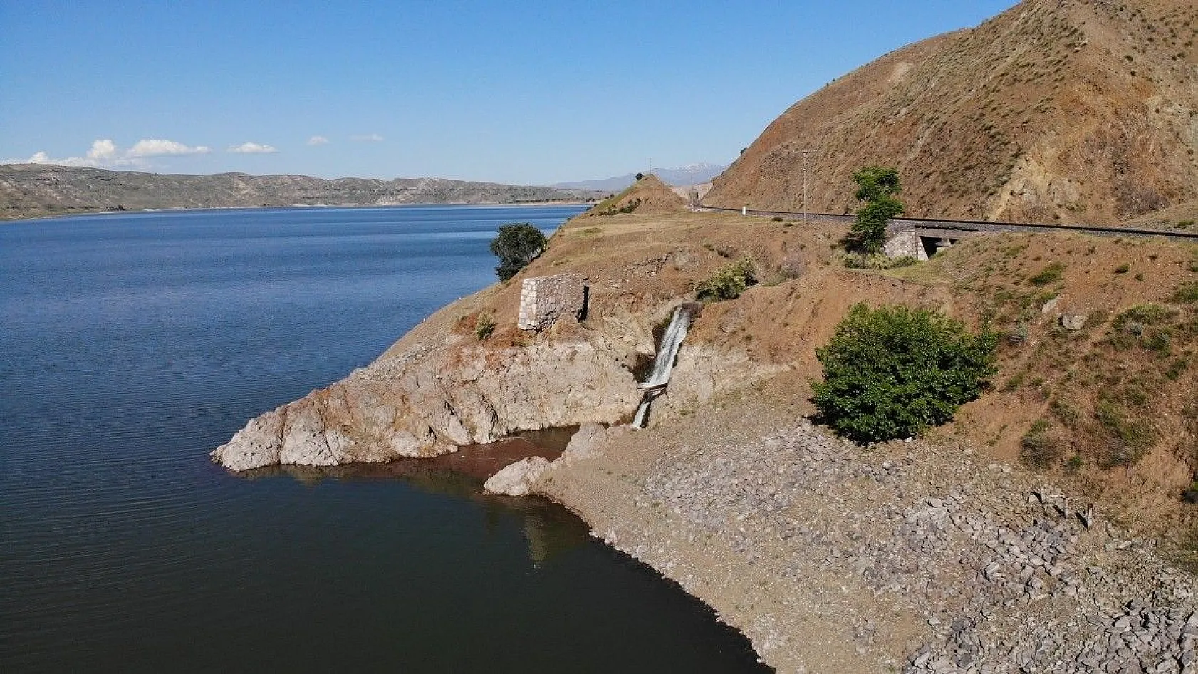 Konakalmaz Şelalesi baharla coştu