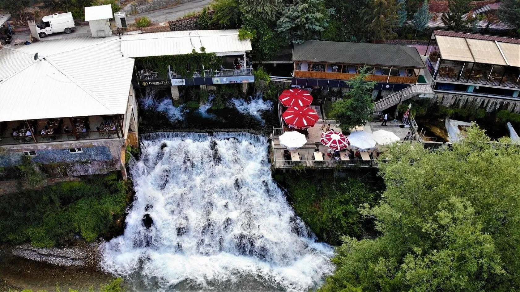 Dünyanın en genç şelalesine ilgi yoğun