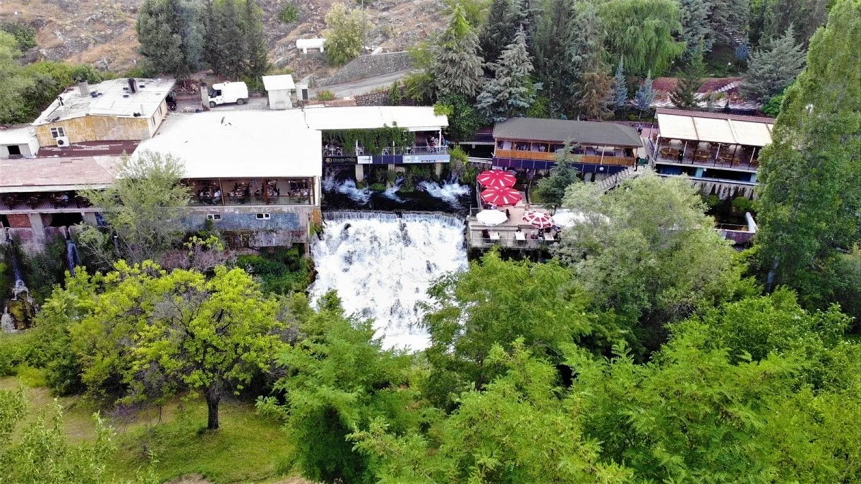 Dünyanın en genç şelalesine ilgi yoğun