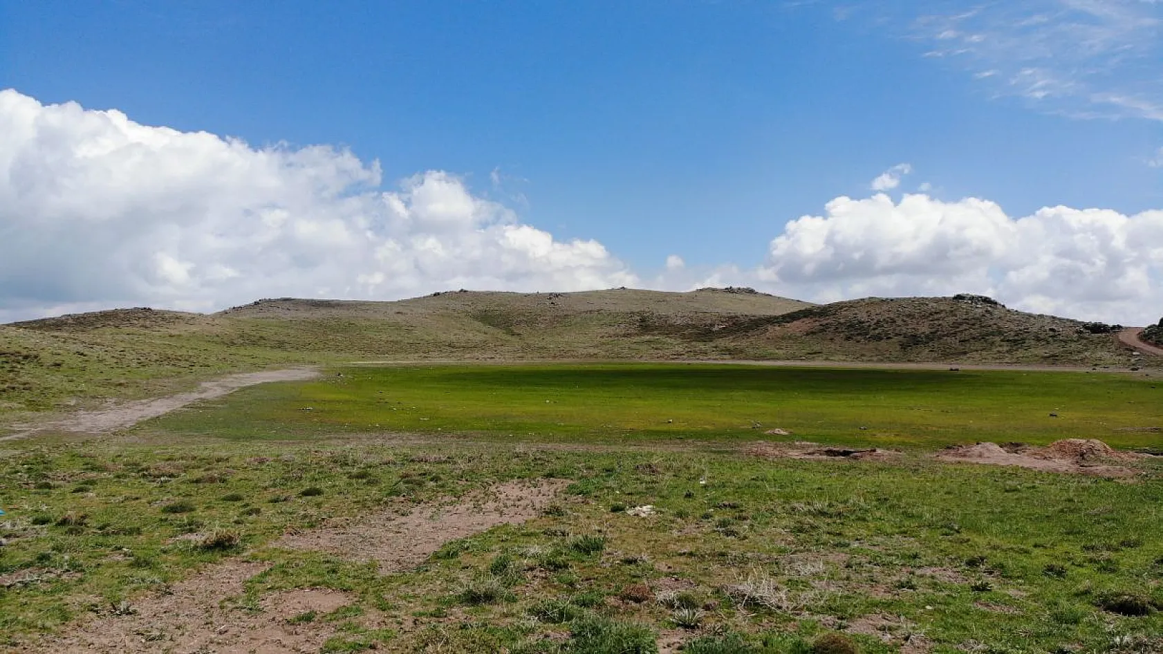 Kuruyan Bervi Gölü yağışlarla yeniden canlandı