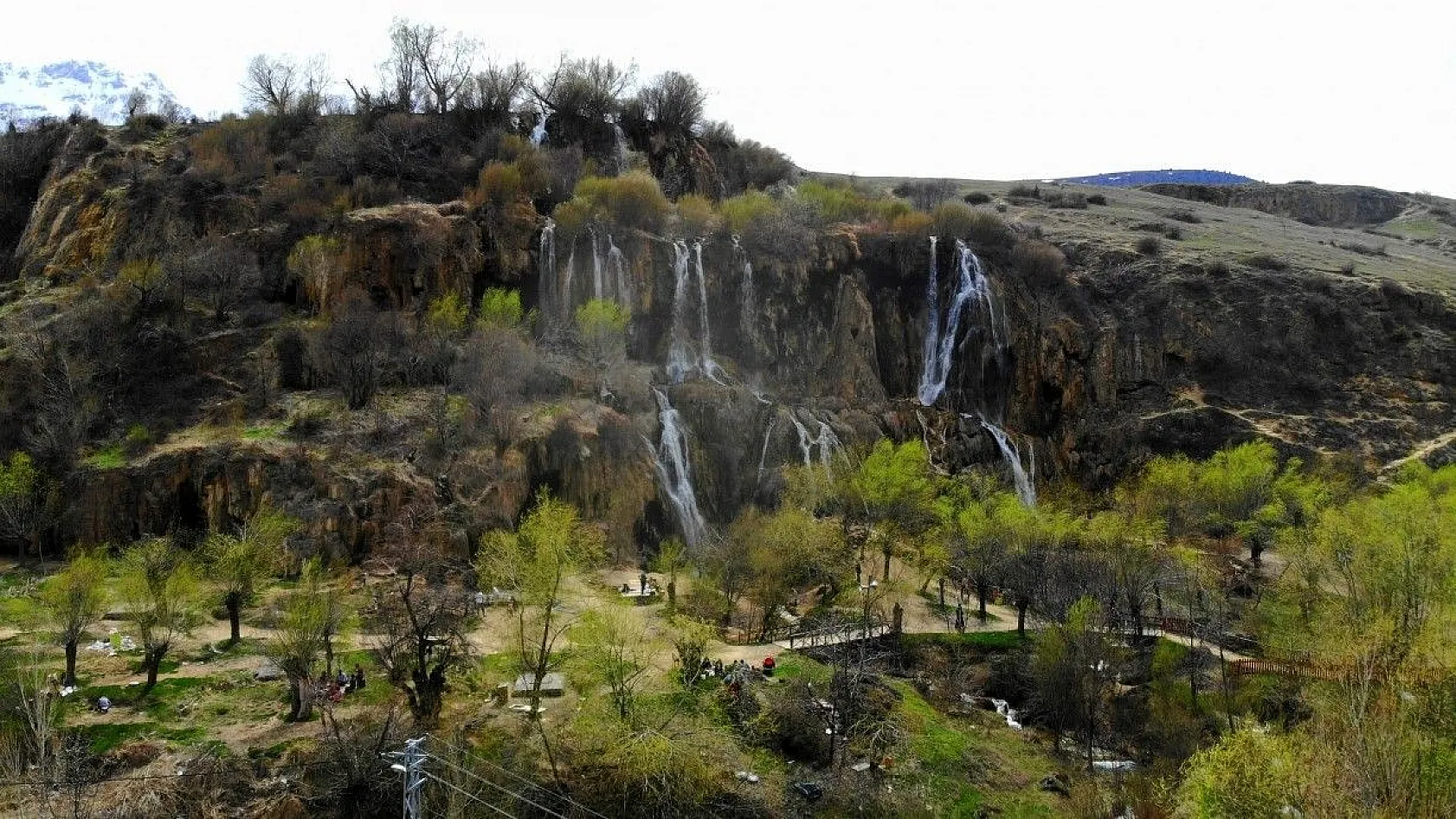 Girlevik Şelalesi görenleri hayran bırakıyor