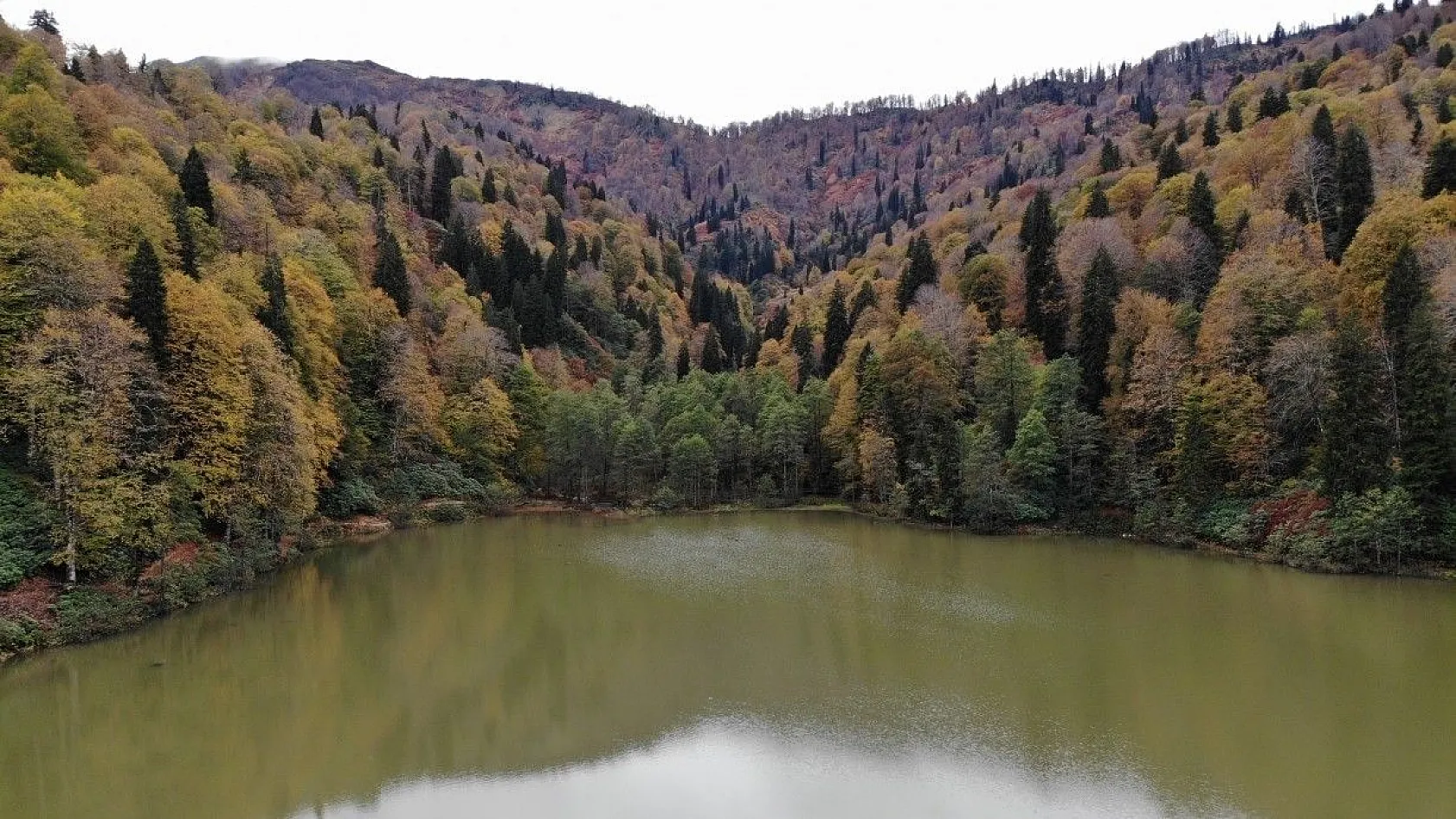 Borçka Karagöl'ün büyüleyen sonbahar güzelliği
