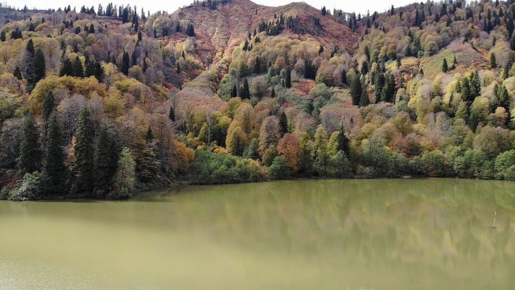 Borçka Karagöl'ün büyüleyen sonbahar güzelliği
