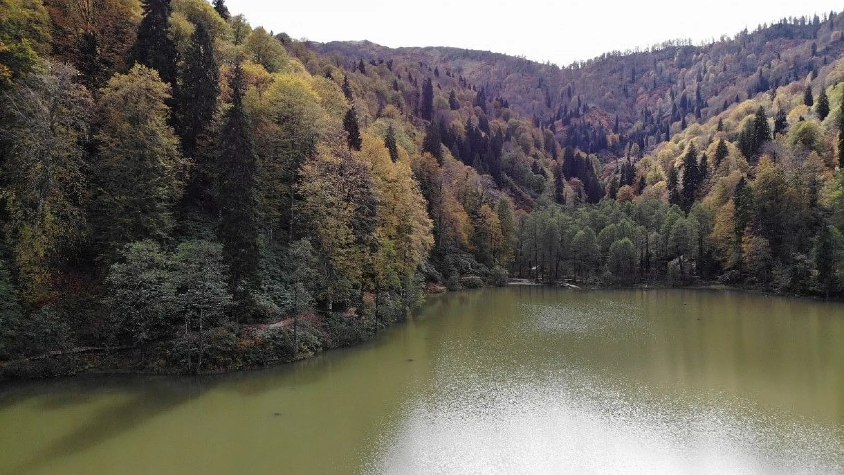 Borçka Karagöl'ün büyüleyen sonbahar güzelliği