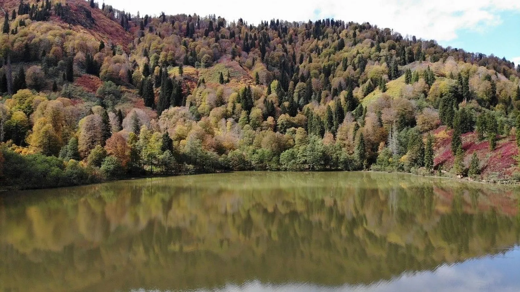 Borçka Karagöl'ün büyüleyen sonbahar güzelliği