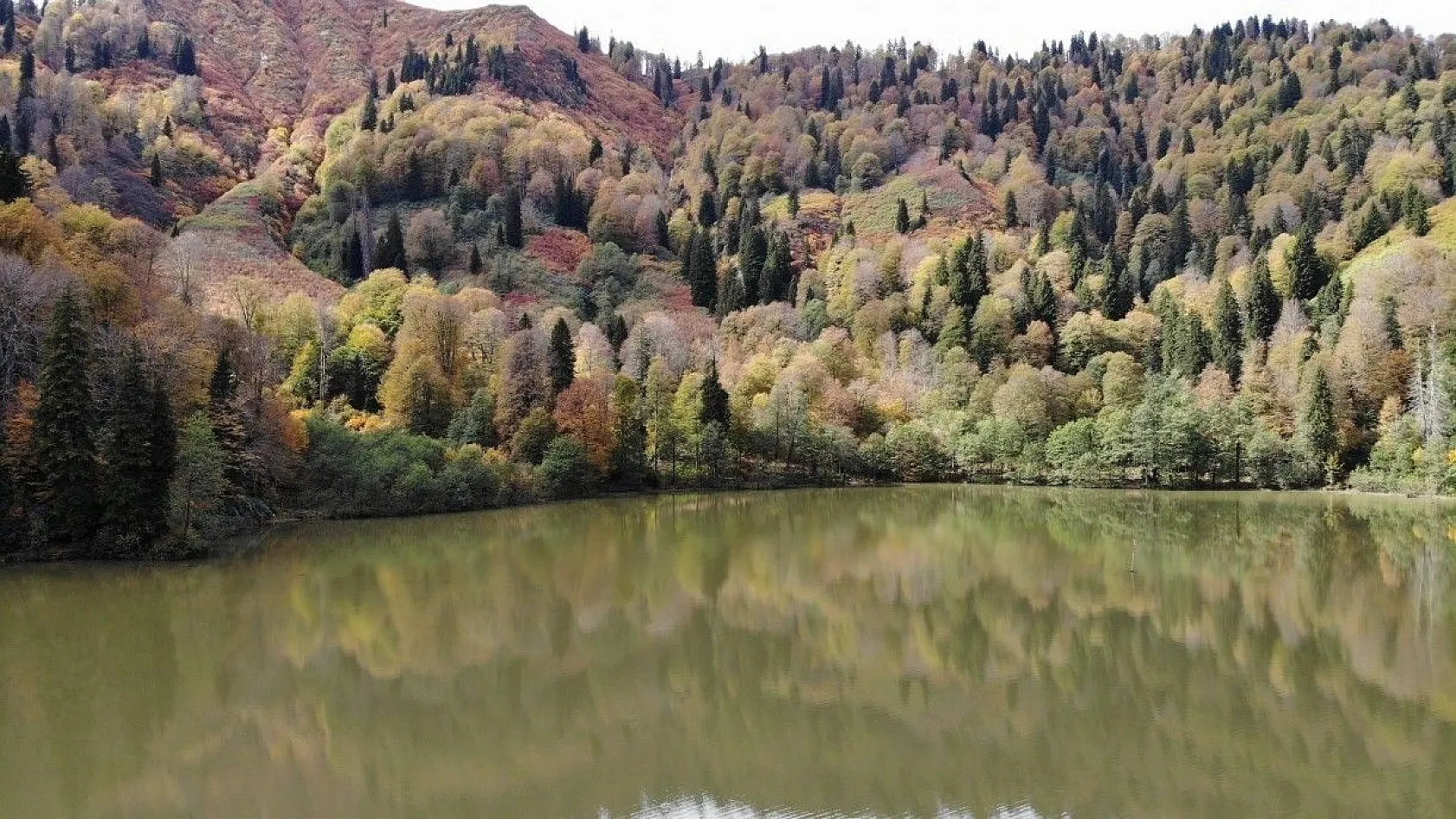 Borçka Karagöl'ün büyüleyen sonbahar güzelliği