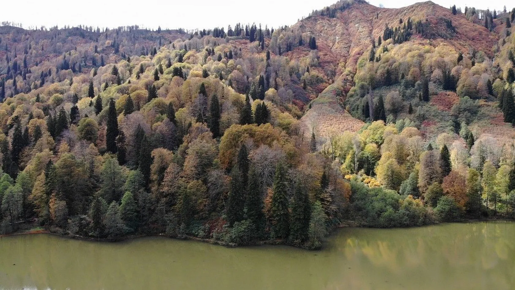 Borçka Karagöl'ün büyüleyen sonbahar güzelliği