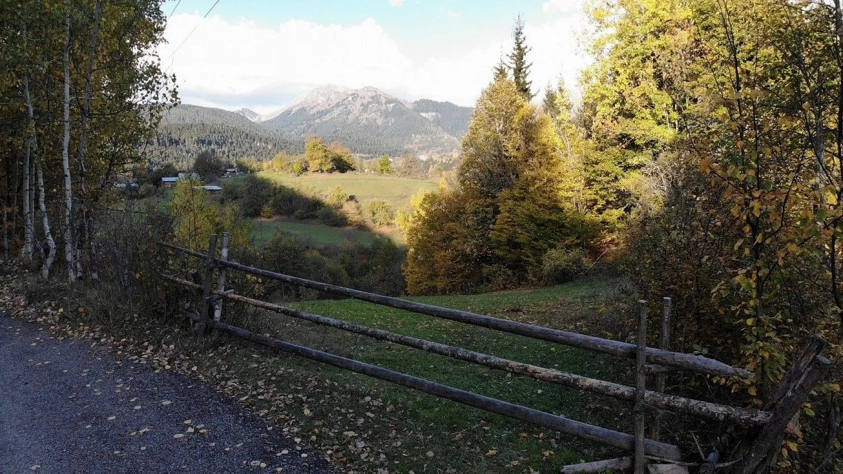 Fotoğraf tutkunları sonbaharda sakin şehir Şavşat'a akın ediyor