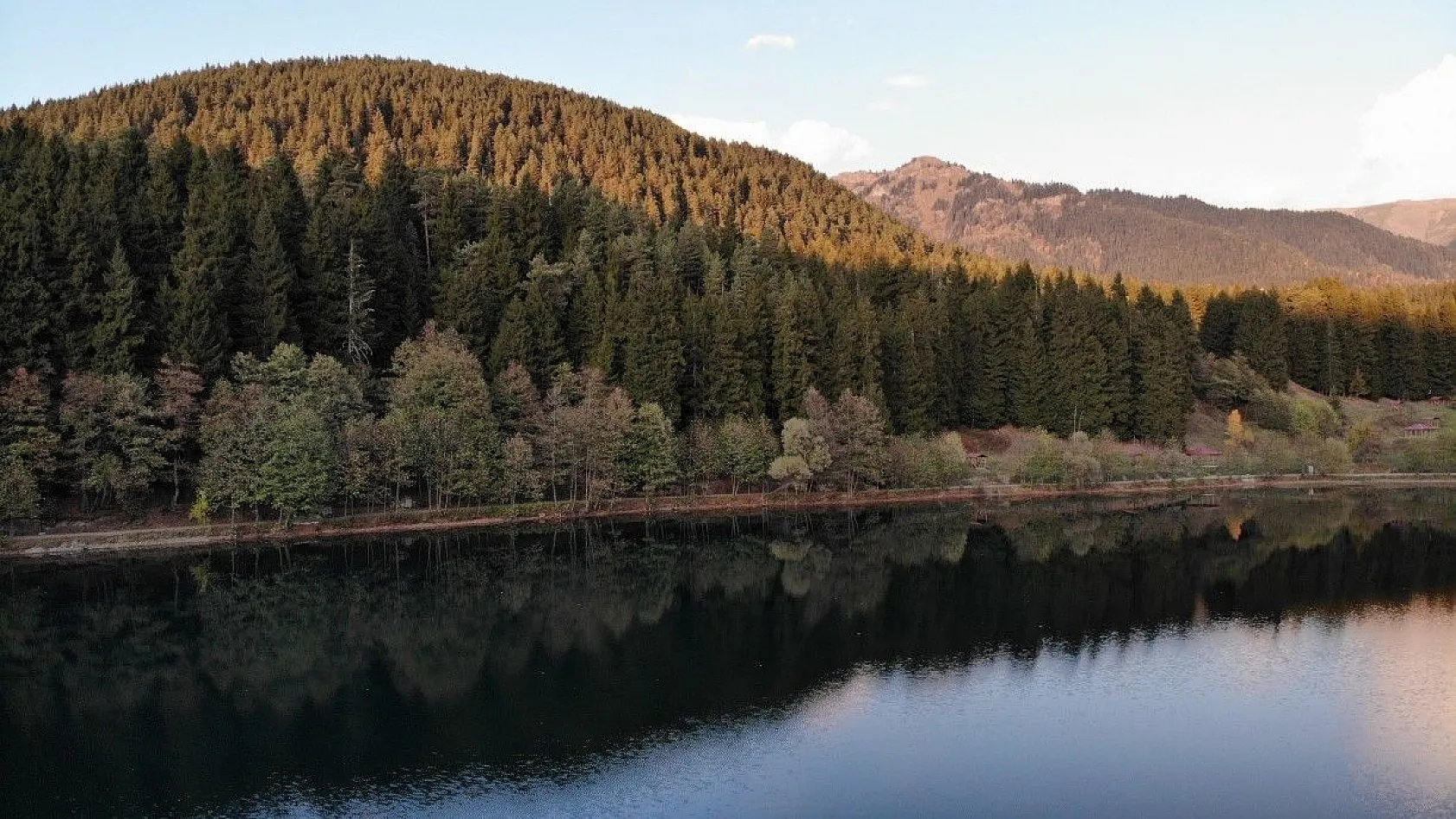 Fotoğraf tutkunları sonbaharda sakin şehir Şavşat'a akın ediyor