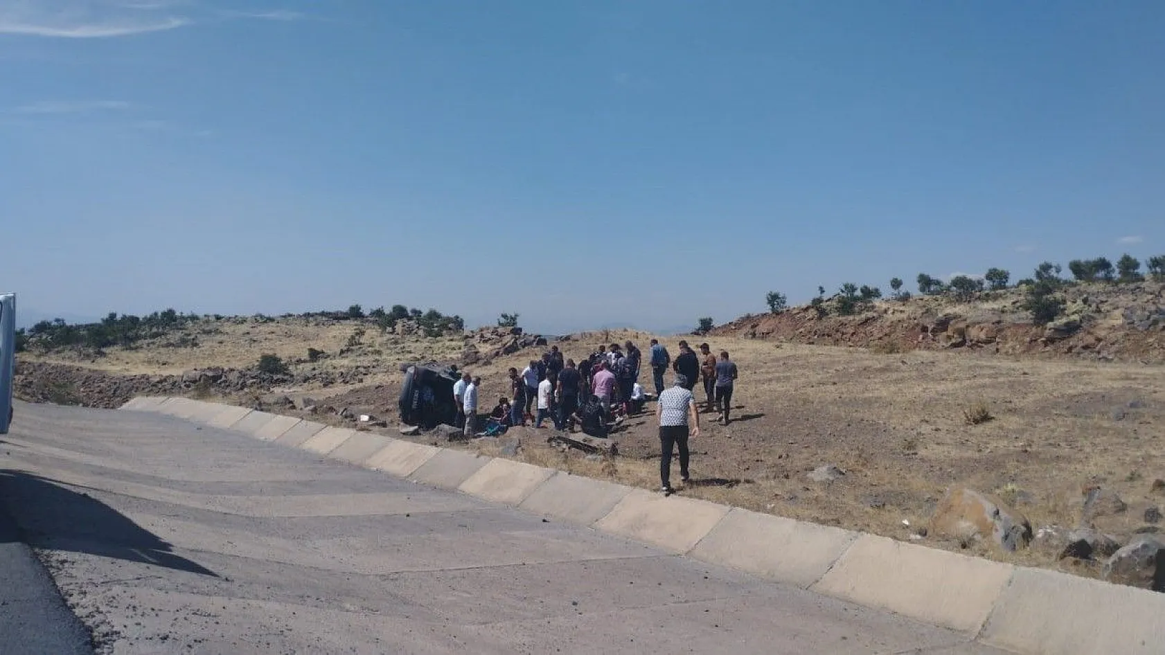 Elazığ'da otomobil devrildi: Çok sayıda yaralı var