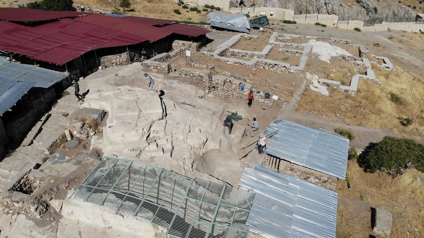Harput Kalesi'nde arkeolojik kazılar devam ediyor