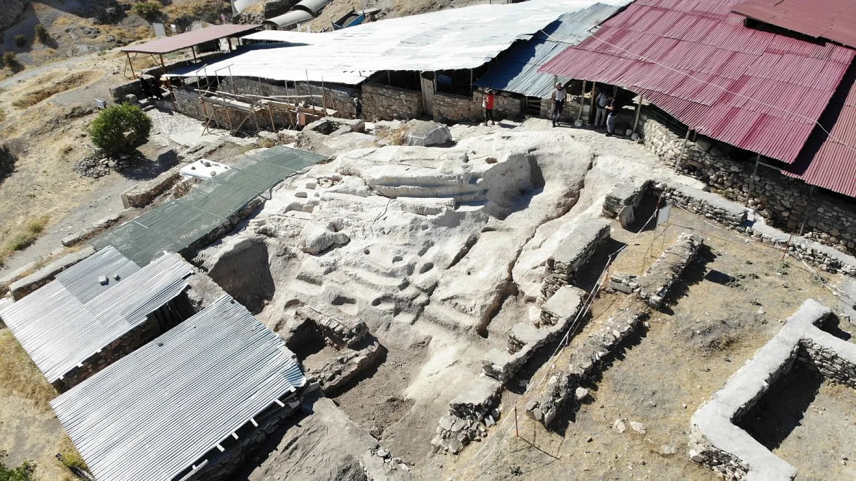 Harput Kalesi'nde arkeolojik kazılar devam ediyor